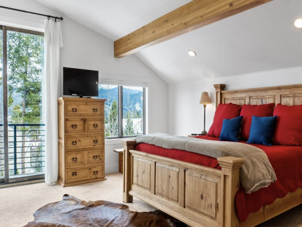 Luxury Peak 8 Ski in ski out 6 bedroom in the heart of Breck!